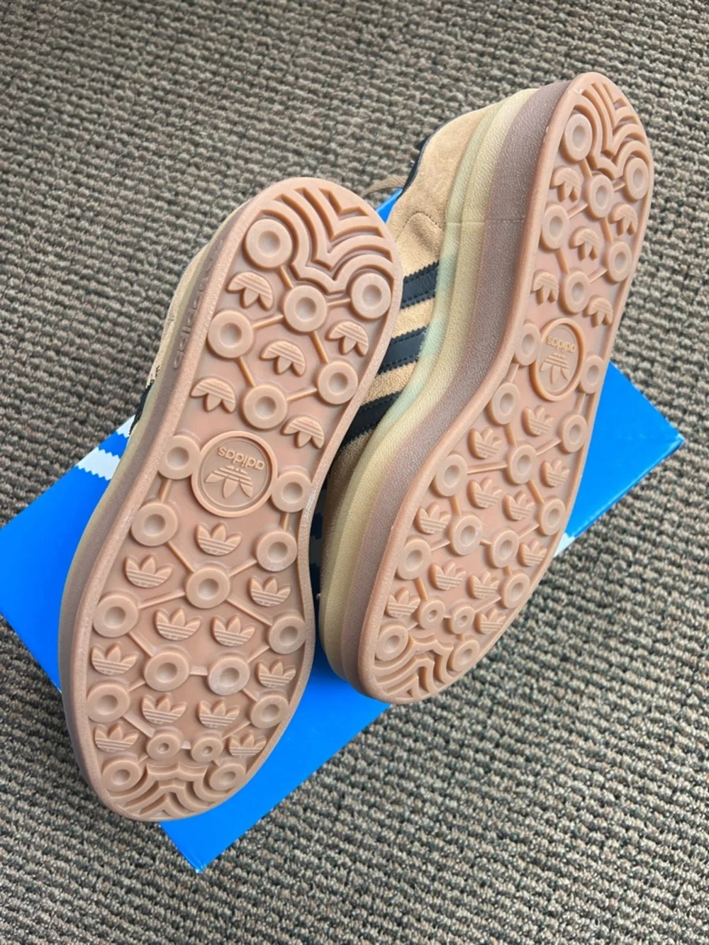 NEVER WORN adidas Women’s Gazelle BOLD Suede Sneakers in Tan with Gray Stripes - Picture 3 of 5